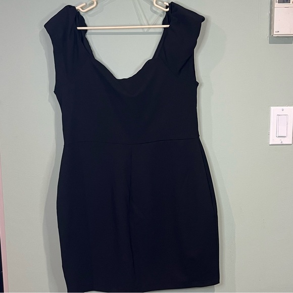 6/$25
Lily Rose Elegant Black Midi Dress - Picture 7 of 12